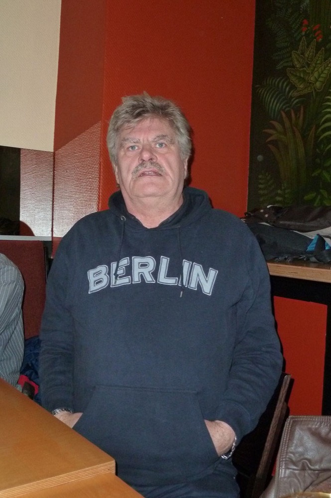 Stammtischler im Berlin-Pullover
